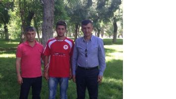 METİN &Ouml;ZKAYA PROFESYONEL OLDU