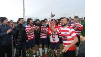 &Uuml;NİVERSİTENİN FUTBOLCULARI 2.&rsquo;LİKLE D&Ouml;ND&Uuml;