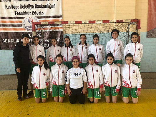 SULTANLAR, &Ccedil;EYREK FİNALDE