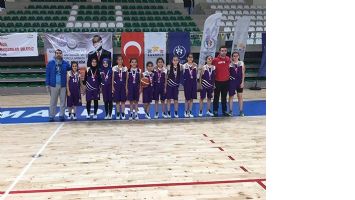 BASKET&Ccedil;İ KIZLAR, &Ccedil;EYREK FİNALDE