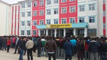1 G&Uuml;NL&Uuml;Ğ&Uuml;NE &Uuml;NİVERSİTELİ OLDULAR