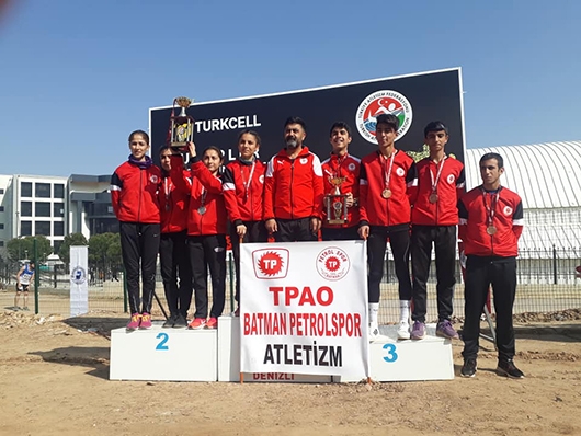 ATLETLERİMİZ, 2 KUPA İLE D&Ouml;N&Uuml;YOR