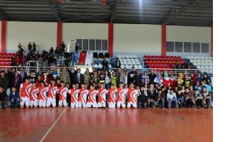 SASON&rsquo;DA OKULLAR VOLEYBOLDA YARIŞTI