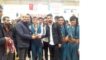 HALAYLAR YARIŞTI