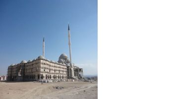 &Uuml;NİVERSİTE CAMİSİ İ&Ccedil;İN PARA TOPLANDI