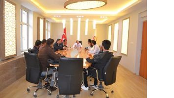 KAYMAKAM, &Uuml;RETİCİLERLE BULUŞTU