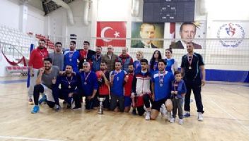 KURUMLAR, FİLEDE YARIŞTI