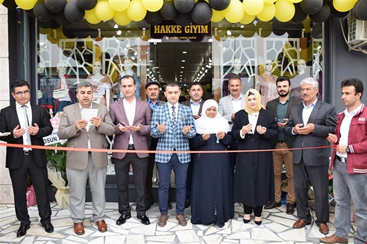 HAKKE GİYİM DUALARLA A&Ccedil;ILDI