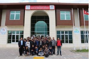 &Ouml;ĞRENCİLER, GEN&Ccedil;LİK MERKEZİNİ GEZDİ