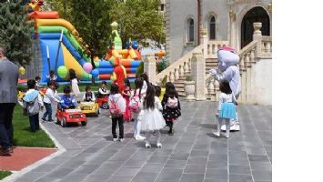 MİNİKLER, VALİLİK KONUTUNDA AĞIRLANDI