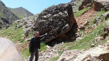 KAYA PAR&Ccedil;ALARI, YOLA D&Uuml;ŞEBİLİR!