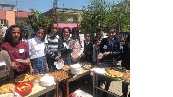 İMKB ORTAOKULU&rsquo;NDA HAYIRLI KERMES