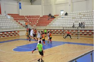 DEMİR ADAMLAR, HAKEME YENİLDİ