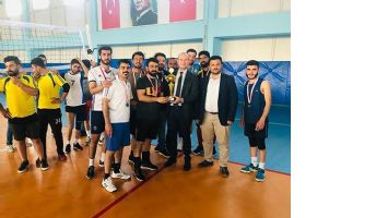 VOLEYBOLDA YARIŞ BİTTİ