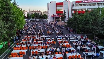 &Uuml;NİVERSİTE, KUPA MA&Ccedil;INI İZLEDİ