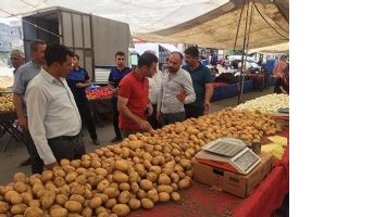 BAŞKAN YARDIMCISI &Ccedil;ETİNKAYA&rsquo;DAN PAZAR ZİYARETİ