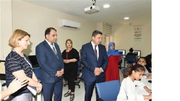 VALİ VE EŞİ, ADEM&rsquo;İ GEZDİ