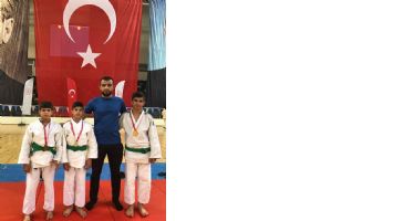 3 MADALYA İLE D&Ouml;ND&Uuml;LER