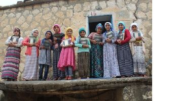 200 &Ouml;ĞRENCİYE KUR&rsquo;AN DAĞITILDI