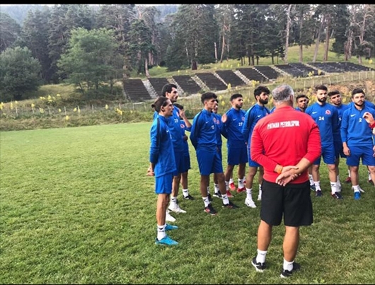Petrolspor gen&ccedil;ler ile kampta