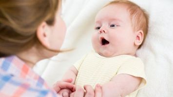 BEBEĞİNİZİN ZEKASINI GELİŞTİRECEK G&Uuml;NL&Uuml;K ALIŞKANLIKLAR