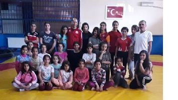 BATMANLI KADINLAR G&Uuml;REŞİYOR