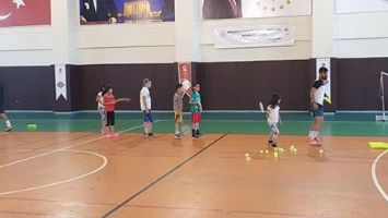 450 SPORCUYLA BADMİNTON