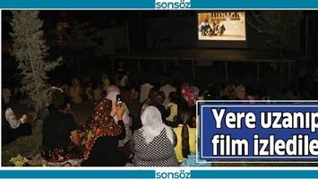 YERE UZANIP, FİLM İZLEDİLER