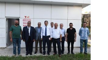 VALİ, MUHTAR ZİYARETİNE &Ccedil;IKTI