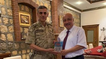 REKT&Ouml;R&rsquo;DEN KOMUTAN ZİYARETİ