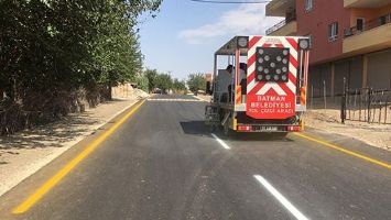 BELEDİYE, YOLLARI &Ccedil;İZİYOR