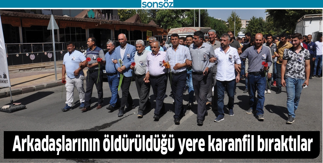 ARKADAŞLARININ &Ouml;LD&Uuml;R&Uuml;LD&Uuml;Ğ&Uuml; YERE KARANFİL BIRAKTILAR