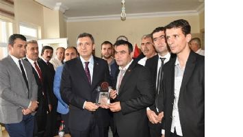 VALİ, MEVLİDE KATILDI;