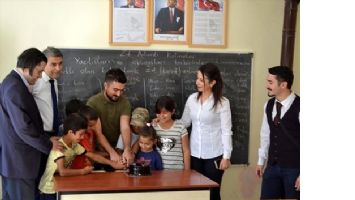 K&Ouml;Y &Ouml;ĞRETMENİNE S&Uuml;RPRİZ