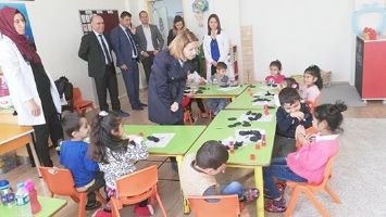 EBRU ŞAHİN&rsquo;DEN MİNİK ZİYARET