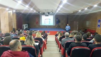 EĞİTİM UZMANINDAN KONFERANS