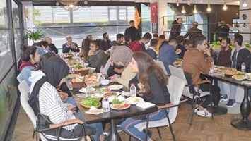 AK PARTİ GEN&Ccedil;LİĞİYLE TOPLANTI