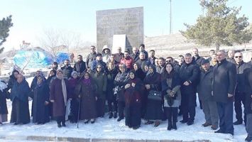 ŞEHİTLERİ DUMLUPINAR&rsquo;DA ANDILAR