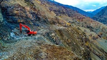 MUŞ YOLUNDA &Ccedil;ALIŞMALAR DEVAM