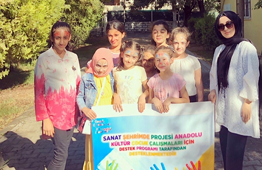 &Ccedil;OCUKLARA SANAT SEVDİREN &Ouml;ĞRETMEN