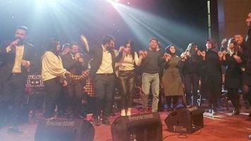 ONLAR S&Ouml;YLEDİ, KONUKLAR HALAY &Ccedil;EKTİ