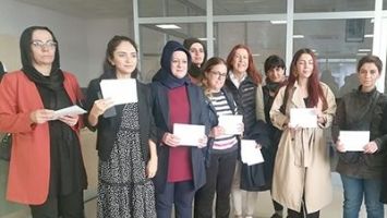 TUTSAK KADINLARA KART G&Ouml;NDERİLDİ