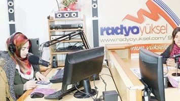 KORKMAZ, RADYO YAYININA KATILDI