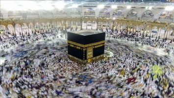 Suudi Arabistan Kabe'yi tavaf i&ccedil;in yeniden a&ccedil;tı
