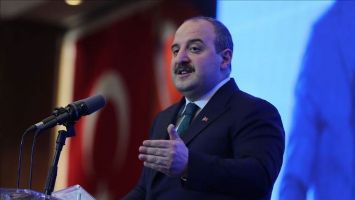 Bakan Varank'tan 'iş adamı' yerine 'iş insanı' &ouml;nerisi