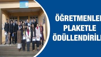 &Ouml;ĞRETMENLER PLAKETLE &Ouml;D&Uuml;LLENDİRİLDİ