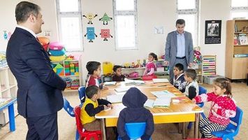 KAYMAKAM&rsquo;DAN İLKOKUL ZİYARETİ