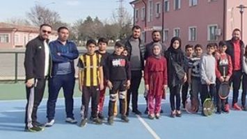 K&Uuml;&Ccedil;&Uuml;KLER KORTTA YARIŞTI