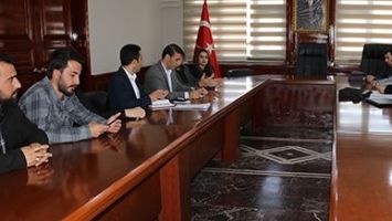 BELEDİYE, M&Uuml;HENDİSLERLE G&Ouml;R&Uuml;ŞT&Uuml;