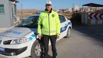 GERC&Uuml;Ş&rsquo;TE POLİS ANONSU, &ldquo;EVLERİNİZE D&Ouml;N&Uuml;N&rdquo;